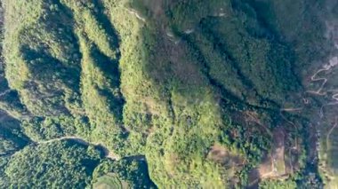 Dushan County, Qiannan Bölgesi, Guizhou Eyaleti, Çin 'deki karst manzarasının hızlandırılmış fotoğrafları.