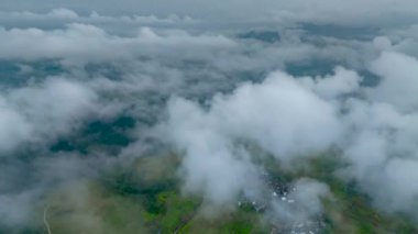 Dushan County, Qiannan Bölgesi, Guizhou Eyaleti, Çin 'deki karst manzarasının hızlandırılmış fotoğrafları.