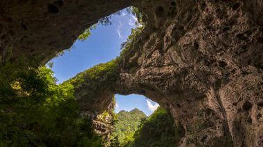 Qiannan Bölgesi, Guizhou, Çin 'deki Zhou Köyü' nün güzel kırsal manzarasının hızlandırılmış fotoğrafları.