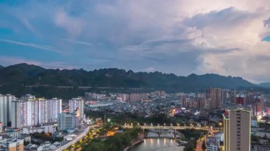 Qiannan Bölgesi, Guizhou, Çin 'deki Zhou Köyü' nün güzel kırsal manzarasının hızlandırılmış fotoğrafları.