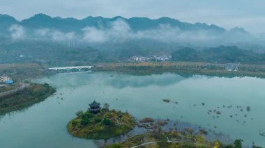 Çin 'in Guizhou Eyaleti' ndeki Libo County 'nin güzel kırsal manzarasının zaman aşımına uğramış fotoğrafları sisle kaplandı..