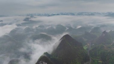 Libo County, Guizhou, Çin 'deki kırsal manzaranın hızlandırılmış görüntüleri