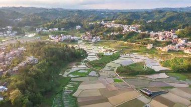 Libo County, Guizhou, Çin 'deki kırsal manzaranın hızlandırılmış görüntüleri