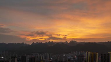 Libo County, Guizhou, Çin 'deki kırsal manzaranın hızlandırılmış görüntüleri