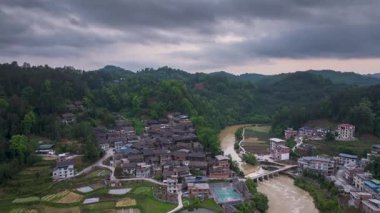 Libo County, Guizhou, Çin 'deki kırsal manzaranın hızlandırılmış görüntüleri