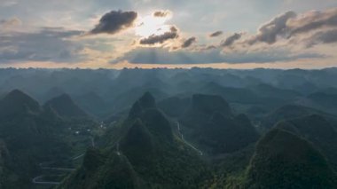 Libo County, Guizhou, Çin 'deki kırsal manzaranın hızlandırılmış görüntüleri