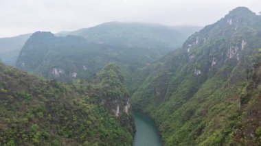 Güneydoğu Guizhou, Çin 'deki çeşitli güzel manzaraların hızlandırılmış fotoğrafları