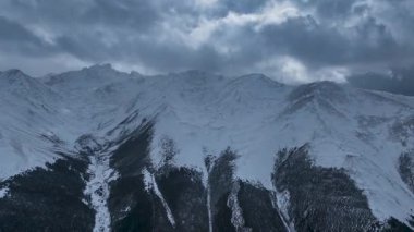 Nyingchi, Tibet, Çin 'deki Yarlung Tsangpo Büyük Kanyonu ve Namcha Barwa Tepesi' nin hava manzarası..
