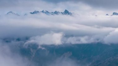 Nyingchi, Tibet, Çin 'deki Yarlung Tsangpo Büyük Kanyonu ve Namcha Barwa Tepesi' nin hava manzarası..
