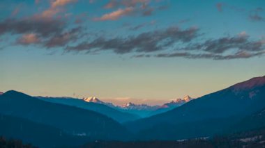 Nyingchi, Tibet, Çin 'deki Yarlung Tsangpo Büyük Kanyonu ve Namcha Barwa Tepesi' nin hava manzarası..