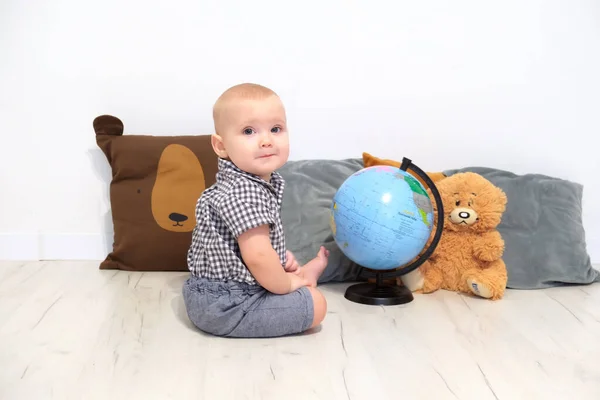 Verrast Emotioneel Lachen Peuter Baby Jongen Maanden Oud Speelt Met — Stockfoto