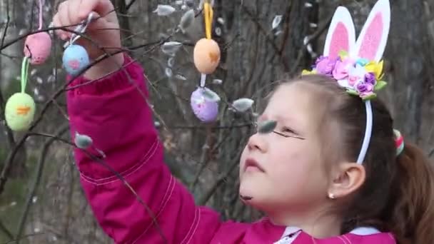 Cute Girl Hoop Easter Bunny Ears Flowers Decorates Pussy Willow — Vídeo de Stock