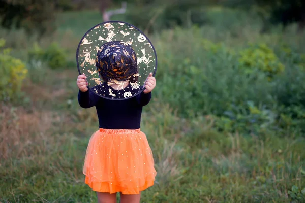 Heureux Enfant Fille Avec Citrouille Plein Air Halloween — Photo