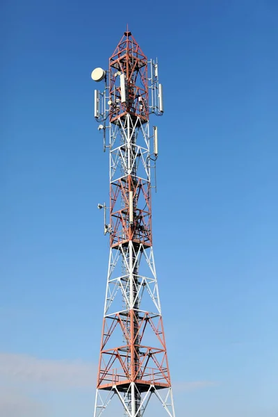 Celular Torre Transmissor Telefone Móvel Estação Meteorológica Com Céu Azul — Fotografia de Stock