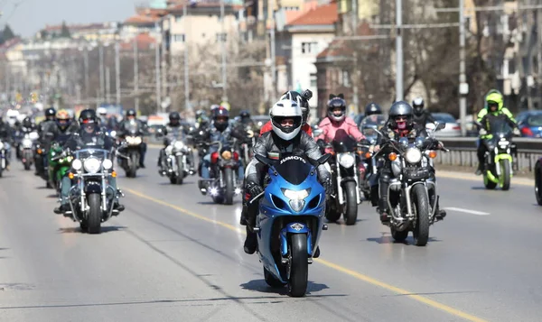 ブルガリアのソフィア 2021年4月10日 バイカーは2021年4月10日にブルガリアのソフィアで開催されたオートバイシーズンの開幕を祝いました — ストック写真