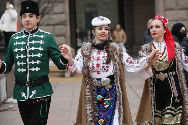 Sofia Bulgária Abril 2021 Pessoas Trajes Populares Tradicionais Realizam Dança — Fotografia de Stock