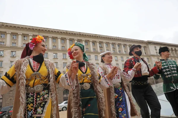 Sofia Bulgarije April 2021 Mensen Traditionele Volkskostuums Voeren Bulgaarse Volksdans — Stockfoto