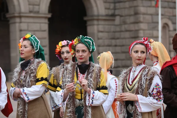 Sofie Bulharsko Dubna 2021 Lidé Tradičních Krojích Předvádějí Bulharský Lidový — Stock fotografie