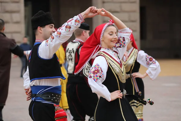 Sofia Bulgária Abril 2021 Pessoas Trajes Populares Tradicionais Realizam Dança — Fotografia de Stock