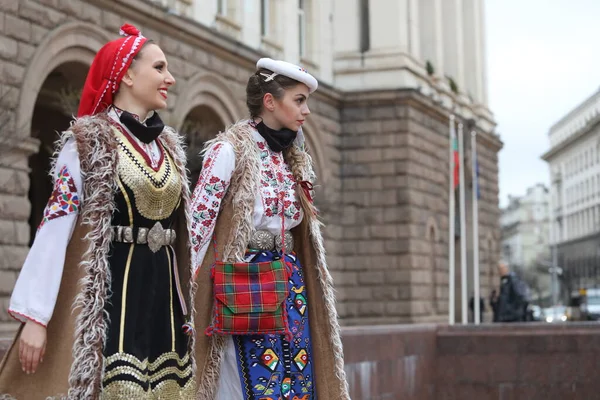 Sofia Bulgaria Aprile 2021 Persone Costumi Popolari Tradizionali Eseguono Danza — Foto Stock