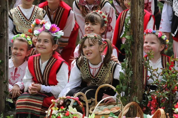 Gara Bov Bulgaria Duben 2021 Dívky Zdobí Barevným Bohatým Způsobem — Stock fotografie