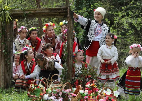 Gara Bov Bulgaria Квітня 2021 Дівчата Прикрашають Барвистим Багатим Способом — стокове фото