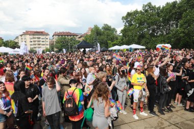 Sofya, Bulgaristan - 12 Haziran 2021: Sofya 'da düzenlenen yıllık LGBT Sofya Onur etkinliğine LGBT hakları lezbiyen, eşcinsel, transseksüel ve biseksüel hakları destekleyen insanlar 14. kez ve bir yıl aradan sonra katılıyor