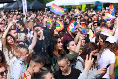 Sofya, Bulgaristan - 12 Haziran 2021: Sofya 'da düzenlenen yıllık LGBT Sofya Onur etkinliğine LGBT hakları lezbiyen, eşcinsel, transseksüel ve biseksüel hakları destekleyen insanlar 14. kez ve bir yıl aradan sonra katılıyor