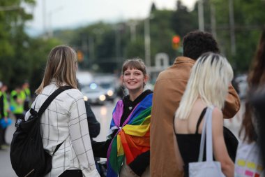 Sofya, Bulgaristan - 12 Haziran 2021: Sofya 'da düzenlenen yıllık LGBT Sofya Onur etkinliğine LGBT hakları lezbiyen, eşcinsel, transseksüel ve biseksüel hakları destekleyen insanlar 14. kez ve bir yıl aradan sonra katılıyor