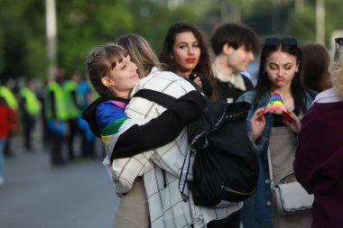 Sofya, Bulgaristan - 12 Haziran 2021: Sofya 'da düzenlenen yıllık LGBT Sofya Onur etkinliğine LGBT hakları lezbiyen, eşcinsel, transseksüel ve biseksüel hakları destekleyen insanlar 14. kez ve bir yıl aradan sonra katılıyor