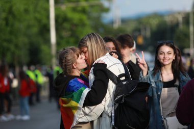 Sofya, Bulgaristan - 12 Haziran 2021: Sofya 'da düzenlenen yıllık LGBT Sofya Onur etkinliğine LGBT hakları lezbiyen, eşcinsel, transseksüel ve biseksüel hakları destekleyen insanlar 14. kez ve bir yıl aradan sonra katılıyor