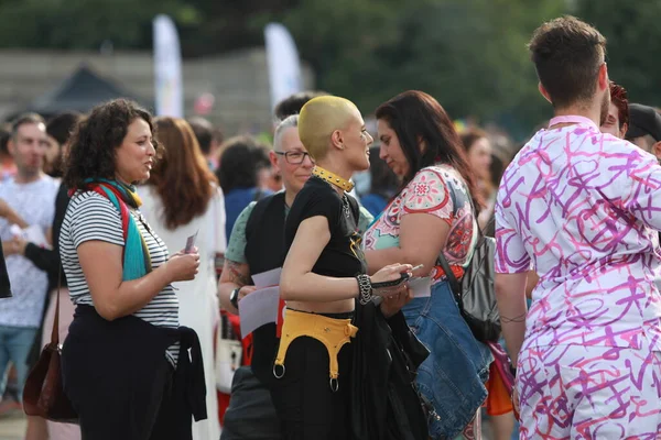 Sofya, Bulgaristan - 12 Haziran 2021: Sofya 'da düzenlenen yıllık LGBT Sofya Onur etkinliğine LGBT hakları lezbiyen, eşcinsel, transseksüel ve biseksüel hakları destekleyen insanlar 14. kez ve bir yıl aradan sonra katılıyor