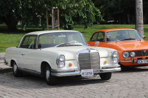 Sofía Bulgaria Junio 2021 Desfile Viejos Coches Retro Spring Retro — Foto de Stock