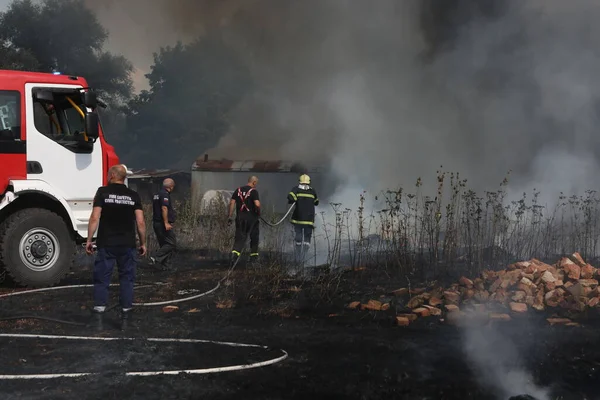 Sofia Bulgária Agosto 2021 Uma Equipe Bombeiros Extinguiu Incêndio Perto — Fotografia de Stock