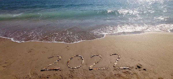 Feliz Ano Novo 2022 Lettering Praia Com Onda Mar Azul — Fotografia de Stock