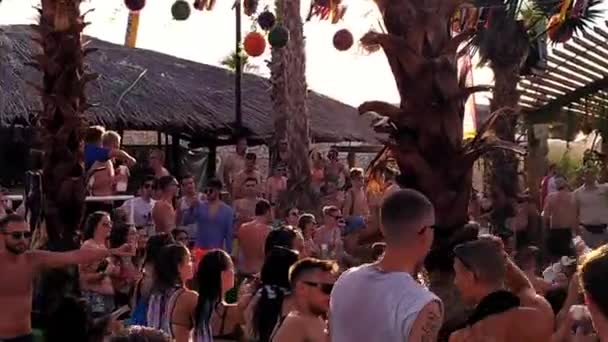 Pag Zrce Hırvatistan Temmuz 2019 Havuz Kenarında Dans Eden Gençleri — Stok video