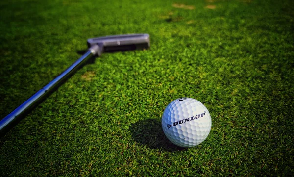 Golf Labda Háttér Zöld Háttérben Egy Golf Klub Fotó — Stock Fotó