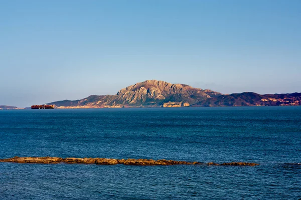 Cebelitarık Boğazı 'ndan Afrika dağlarının manzarası