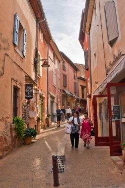 Provence 'deki Roussillon, Eski şehir sokak manzarası, Fransa, Avrupa