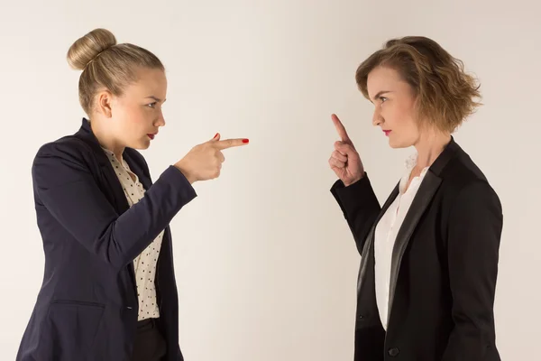 Two business women swear — Stock Photo, Image