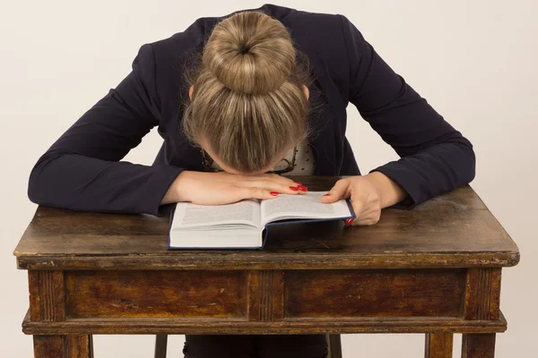 Tired girl reading a book — Stock Photo, Image