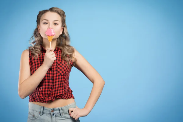 NIÑA CON GRAN CANDY —  Fotos de Stock