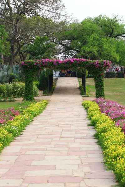 Ścieżka Ogrodowa Lodi Gardens New Delhi Indie — Zdjęcie stockowe