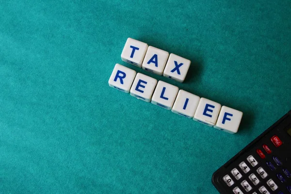 Plastik bloklar ve hesap makinesi aracılığıyla vergi indirimi betimlemesi