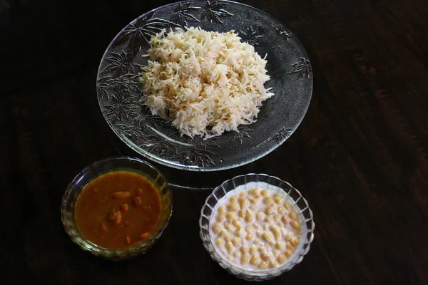 Cibo Tradizionale Indiano Del Nord Rajma Riso Boondi Raita — Foto Stock