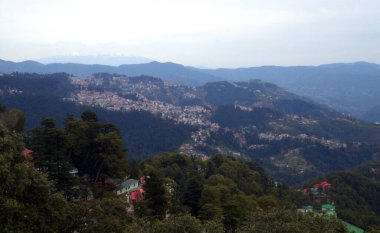 Hindistan 'ın Himachal Pradesh kentindeki Shimla' nın manzarası.                               