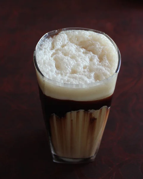 Bardakta soğuk kahve.