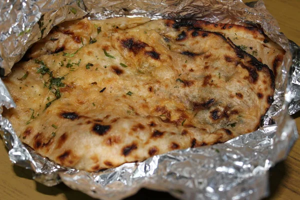 Alu Naan Dalam Aluminium Foil Closeup — Stok Foto