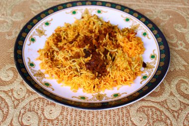 Tabakta kemiksiz koyun eti biryani.