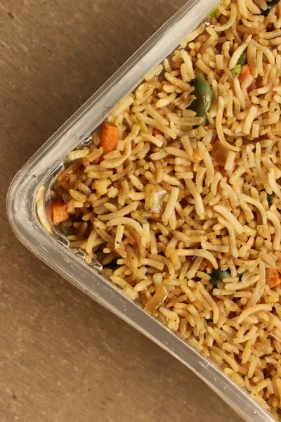 Sebzeli pilav. Yakın plan.